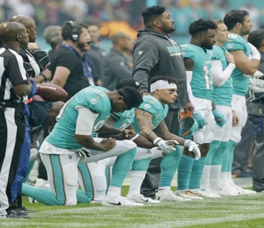 2 players kneel for anthem, Kaepernick tweets to thank them