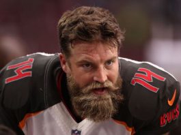 Fitzpatrick, Bucs stun Saints 48-40