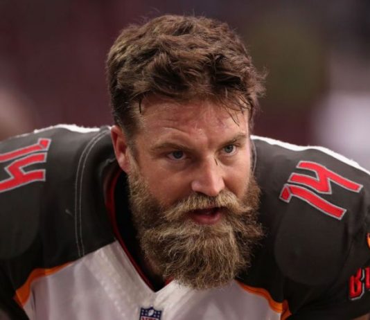 Fitzpatrick, Bucs stun Saints 48-40