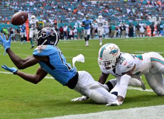 Lightning once again delays Titans-Dolphins