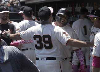Sandoval’s homer, 3 hits help Giants beat Reds 6-5