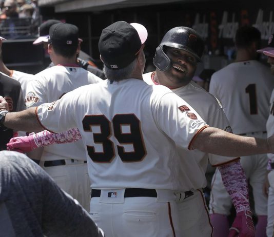 Sandoval’s homer, 3 hits help Giants beat Reds 6-5