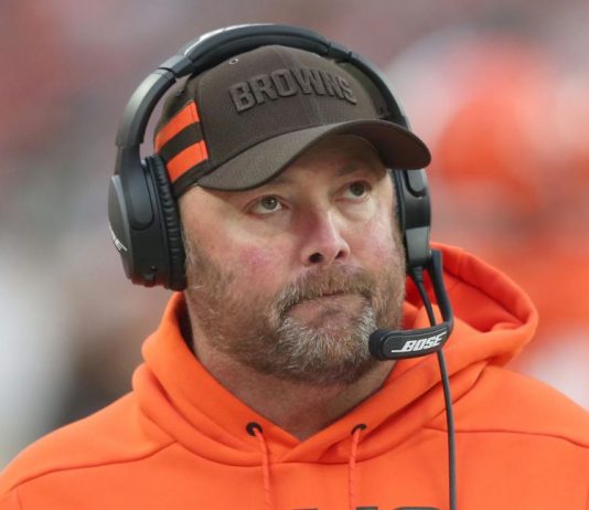 Browns coach Kitchens dismisses criticism by ex-assistant Freddie Kitchens