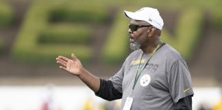 Steelers wide receivers coach Darryl Drake dies at 62