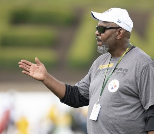 Steelers wide receivers coach Darryl Drake dies at 62