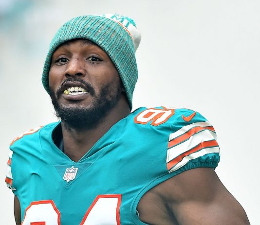 Dallas DE Quinn suspended 2 games over performance enhancers