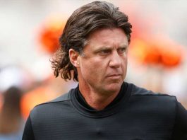 Oklahoma State’s Gundy takes pay cut in wake of T-shirt flap