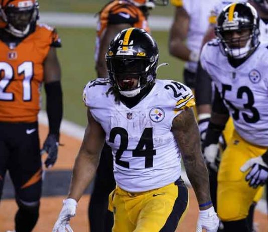 Colts, Steelers meet while heading in opposite directions