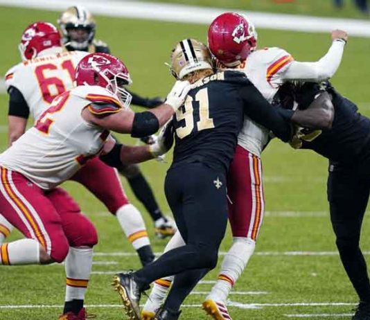 Saints sack leader Hendrickson, Vikings linebacker Davis out