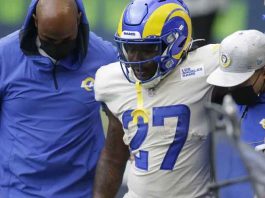 Struggling offense puts LA Rams on brink of missing playoffs