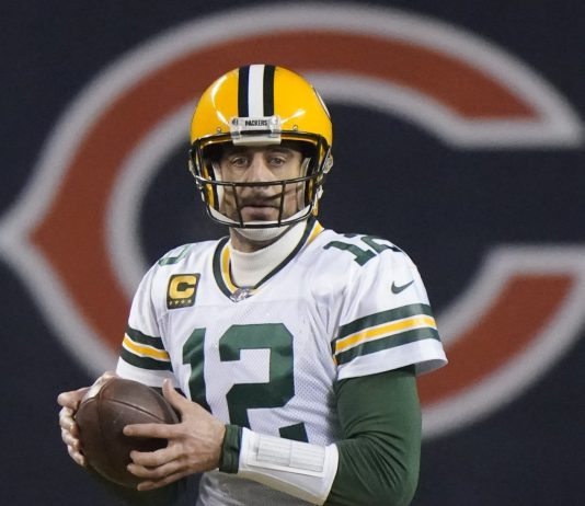 Packers’ potent offense faces big test from Rams’ defense
